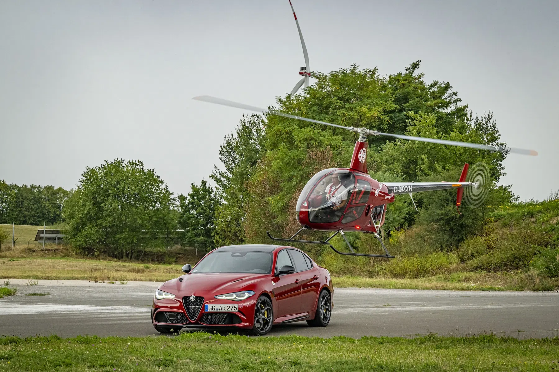 Man met Alfa Romeo-virus bouwt Giulia-helikopter van 3 ton